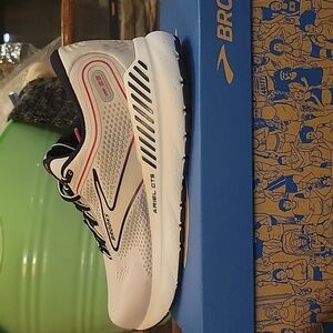 Brooks Ariel GTS 23 Womens 11 updated with DNA Loft V3 technology NIB SOLD OUT